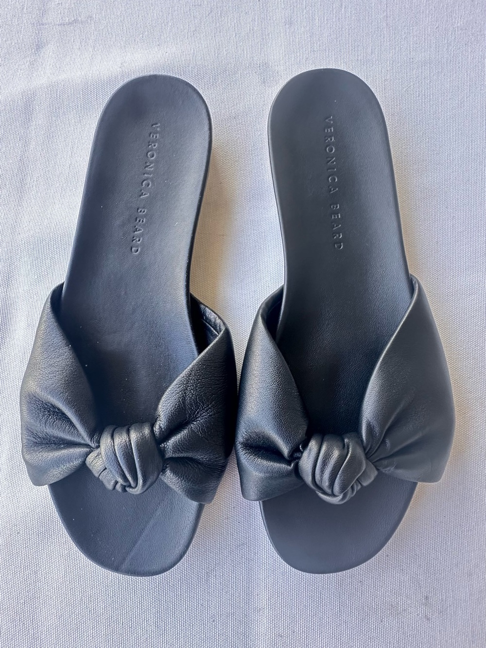 Veronica Beard salton leather slide sandals. Size 7 .5